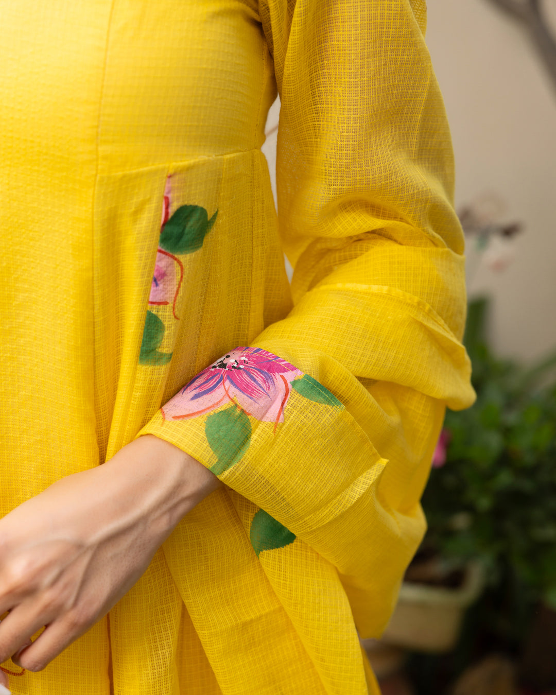 Yellow Blossom Handpainted Doria Set
