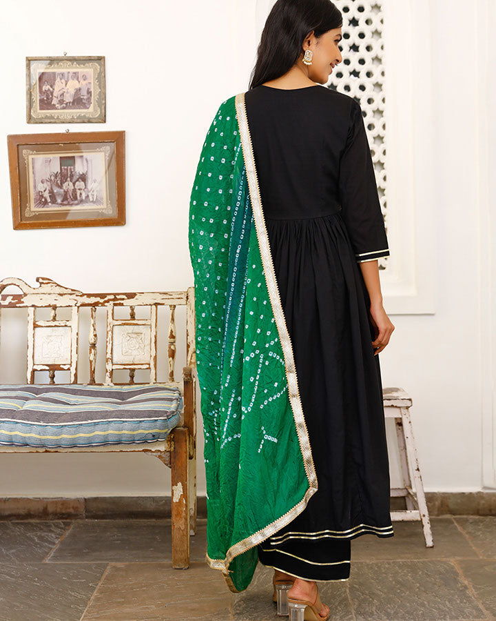 Black Kurta With Green Dupatta