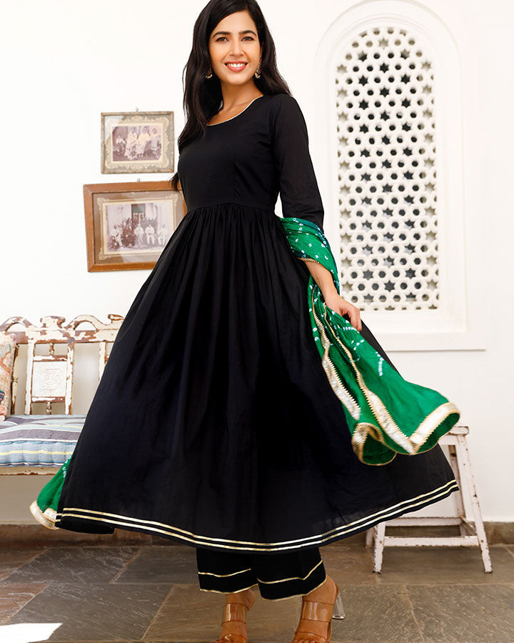 Black Kurta With Green Dupatta