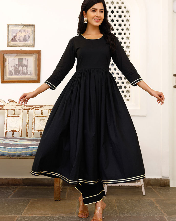 Black Kurta With Green Dupatta