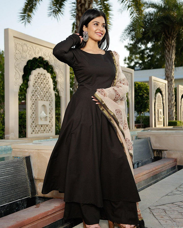 Black cotton suit set with backless design