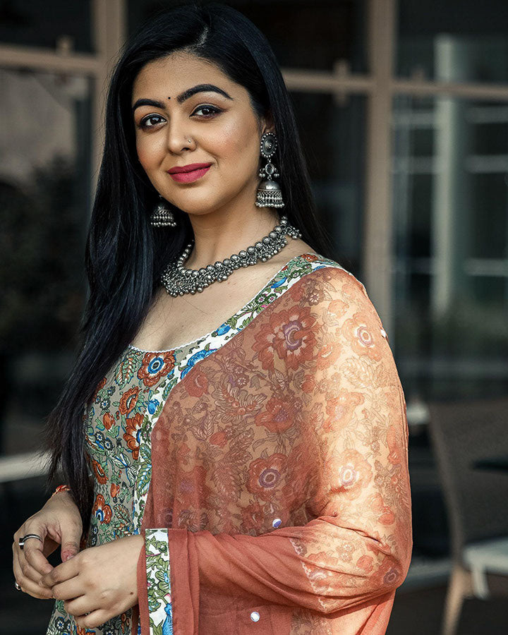 Floral-patterned suit set in beautiful brown cotton