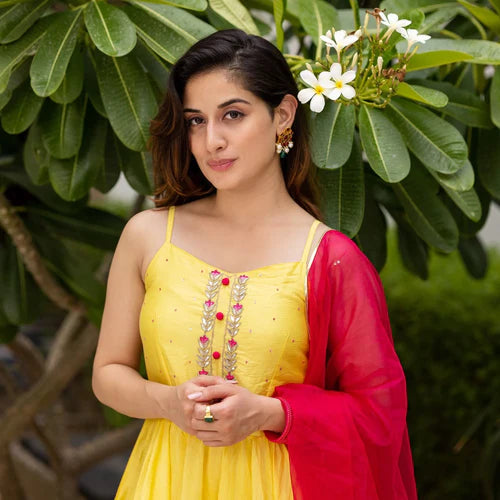 7 Reasons To Wear Chanderi Suits – Ambraee