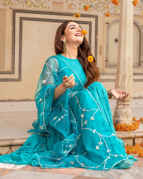 Buy Peach Net V Neck Mirror Embellished Bridal Lehenga Set For Women by  Tamanna Punjabi Kapoor Online at Aza Fashions.