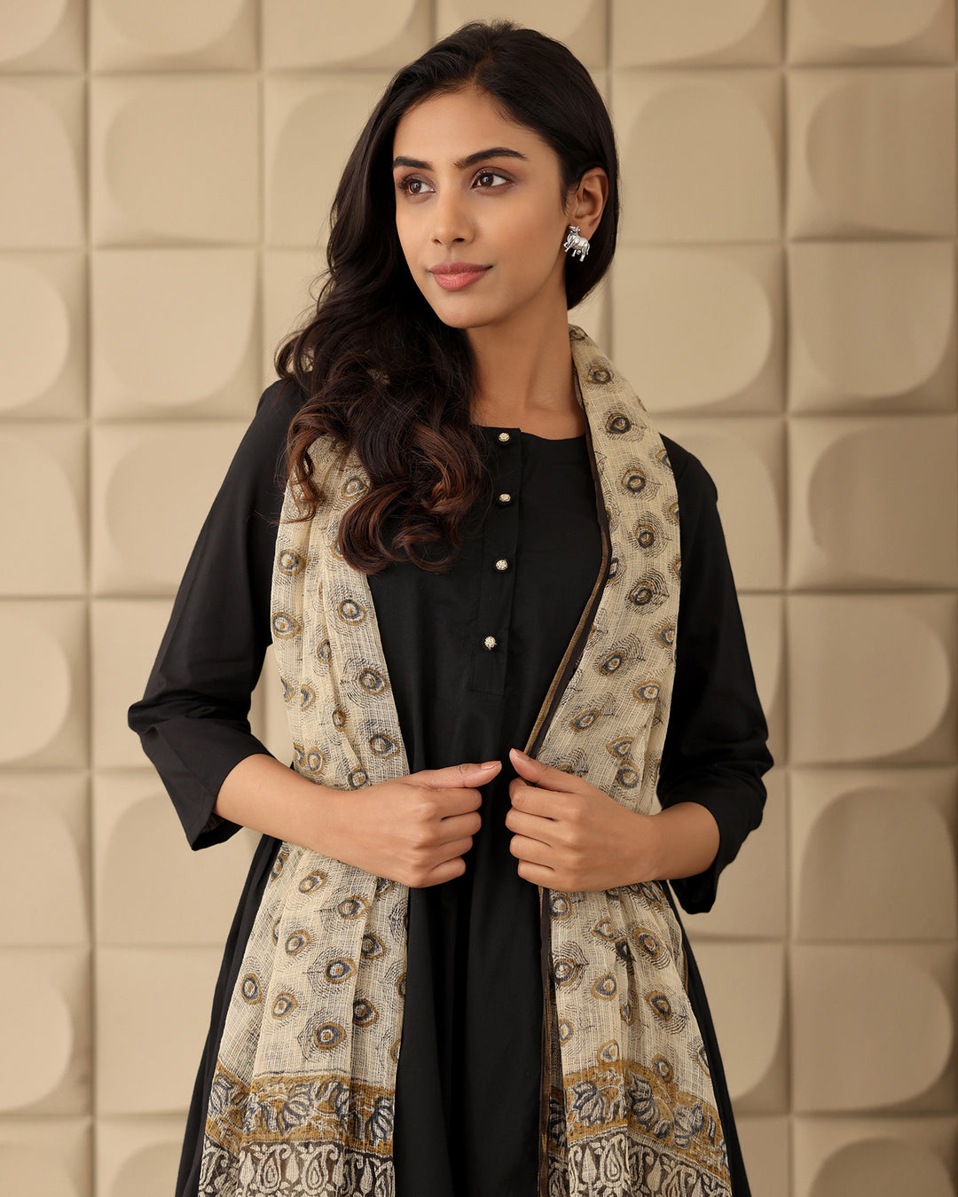 BLACK KURTA AND PRINTED DUPATTA SET