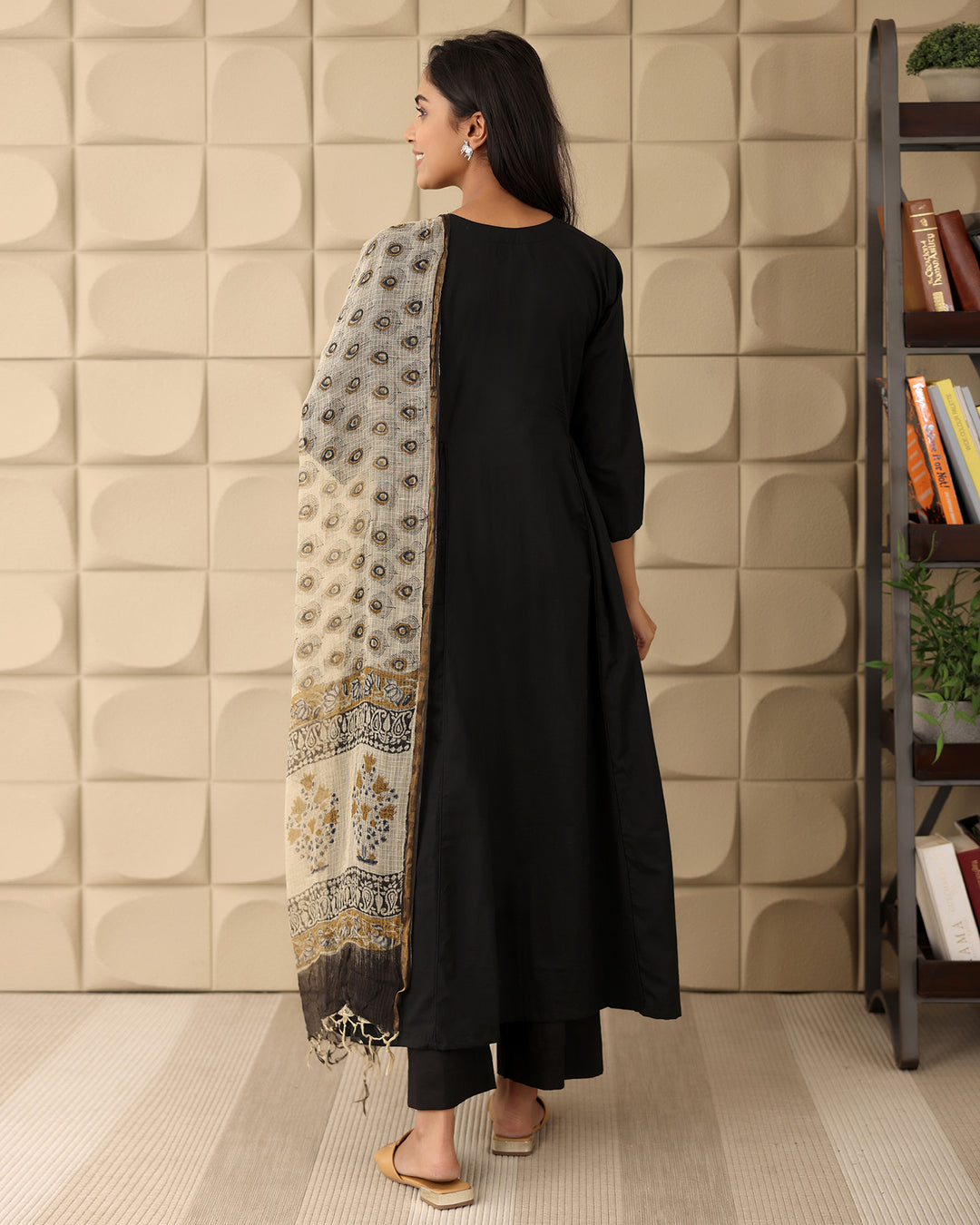 BLACK KURTA AND PRINTED DUPATTA SET