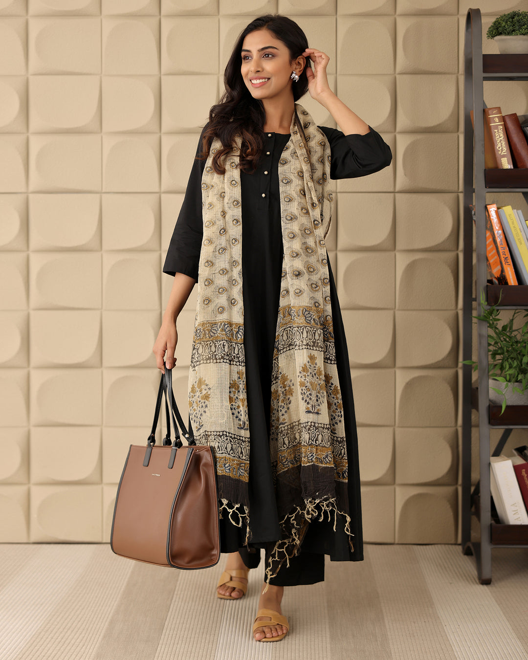 BLACK KURTA AND PRINTED DUPATTA SET