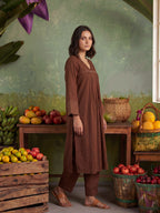 THE EARTHY LINEAR SET