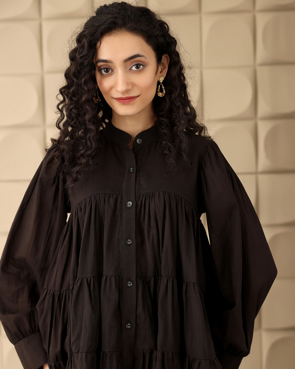 CLASSIC BLACK TIERED SHIRT