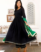 Black Kurta With Green Dupatta | Ambraee Ambraee Black Kurta With Green Dupatta | Ambraee Ambraee
